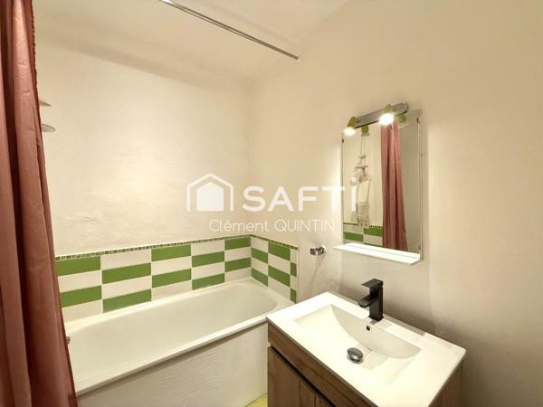 DERNIER ÉTAGE – LUMINEUX – GARE À PIED