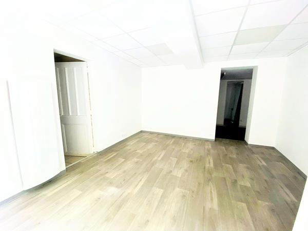 Local professionnel de 32m² - Réf AIGLE