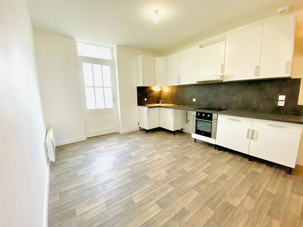 Maison à étage T3 rénovée - Réf ARA