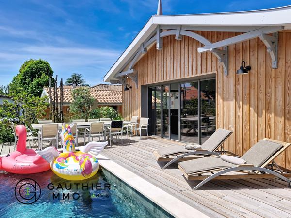Maison
         5 pièces
        - 160 m² 1 090 000 € *