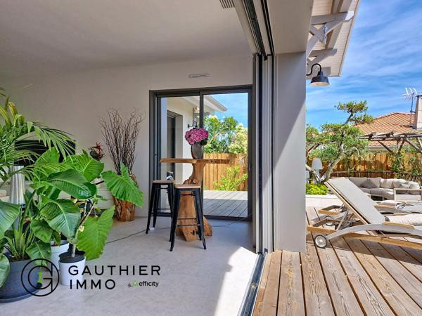 Maison
         5 pièces
        - 160 m² 1 090 000 € *