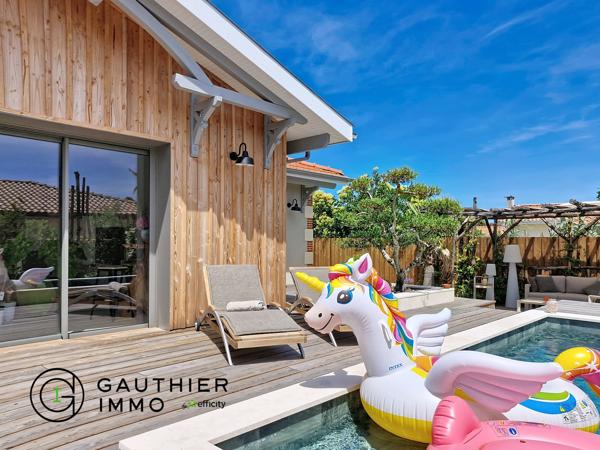 Maison
         5 pièces
        - 160 m² 1 090 000 € *