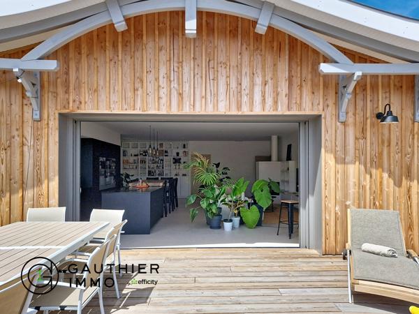 Maison
         5 pièces
        - 160 m² 1 090 000 € *