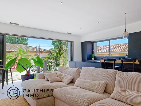 Maison
         5 pièces
        - 160 m² 1 090 000 € *