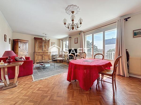 TYPE 4 avec balcon, ascenseur, cave et garage