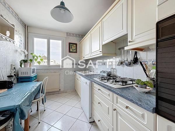 TYPE 4 avec balcon, ascenseur, cave et garage
