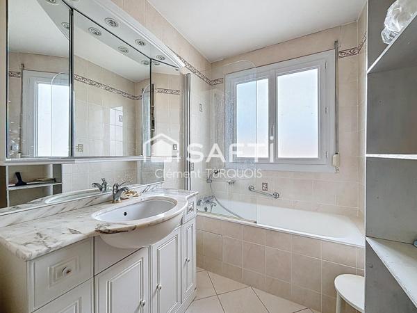 TYPE 4 avec balcon, ascenseur, cave et garage