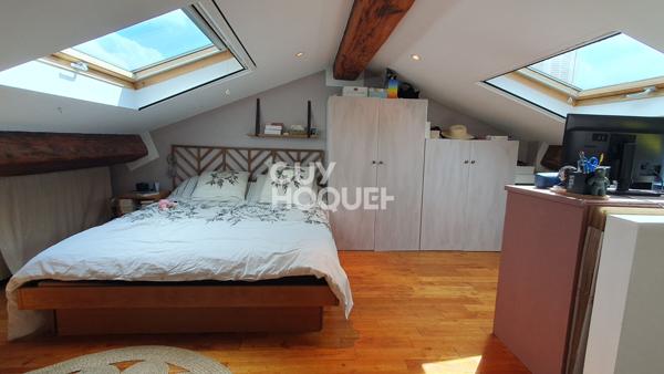 Charmant appartement 3 pièces ancien en duplex OULLINS (2 mn du métro) avec extérieur