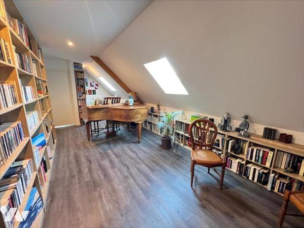 PROPRIETE 8 PIECES 220m²