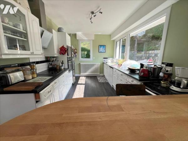 PROPRIETE 8 PIECES 220m²