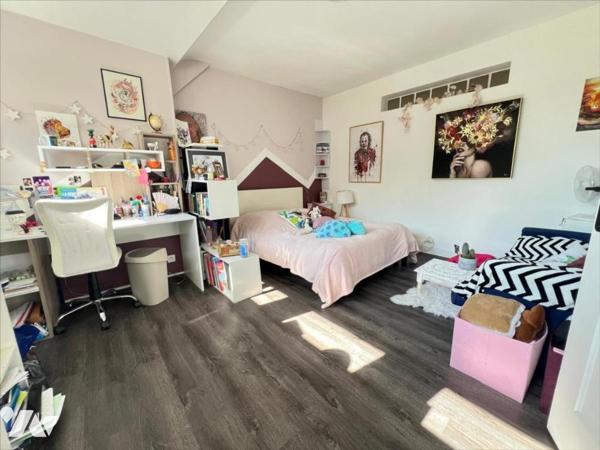 PROPRIETE 8 PIECES 220m²