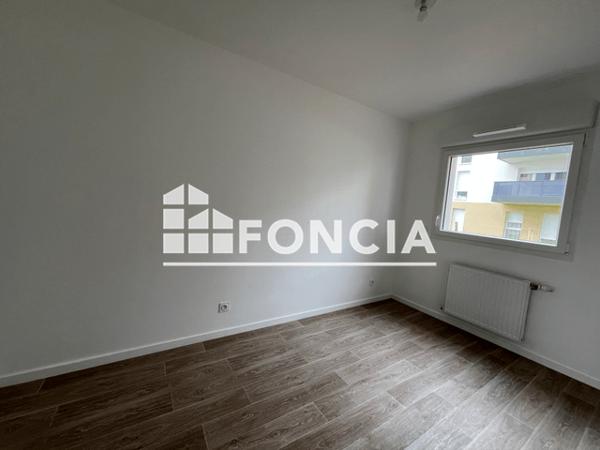 Location Appartement 3 pièces 65.49 m² - Laval 53000