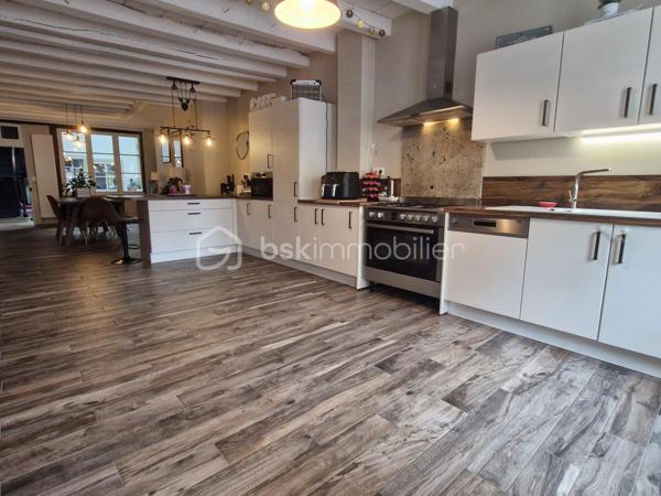 🏡 À VENDRE – Maison de ville rénovée avec de beaux volumes – Saint-Jean-de-Losne

Vous recherchez une maison de ville alliant le charme de l'ancien et le confort d'une rénovation récente ? Cette belle maison de 168 m² habitables, saura vous séduire par ses volumes et sa fonctionnalité.

Au rez-de-chaussée, vous découvrirez une spacieuse pièce de vie composée d'une cuisine ouverte, aménagée et équipée, donnant sur le séjour. Un salon indépendant offre un espace de détente supplémentaire. Une buanderie et un cellier complètent ce niveau.

Au premier étage, un palier dessert une salle de bains équipée d'une baignoire, d'une double vasque et d'un sèche-serviettes, un WC suspendu indépendant, un bureau, un dressing ainsi qu'une grande chambre avec placard et un second WC.

Le deuxième étage accueille deux chambres lumineuses ainsi qu'une salle d'eau avec douche et WC.

Entièrement rénovée en 2020, cette maison bénéficie de belles prestations : fenêtres en PVC double vitrage, isolation phonique à l'étage, quatre vélux motorisés avec commande digitale et volets roulants électriques dans le salon, volets bois et chauffage au gaz par chaudière.

Les + de cette maison :

Maison de ville rénovée en 2020
168 m² habitables 
Belle pièce de vie avec cuisine ouverte
Salon indépendant
3 chambres, bureau et dressing
2 salles d'eau/bains et 3 WC
Buanderie et cellier
Double vitrage PVC et belles prestations techniques

Une maison idéale pour une famille ou pour toute personne recherchant de beaux volumes dans un environnement agréable.

À visiter sans tarder ! Contactez-moi pour plus d'informations ou pour organiser une visite.