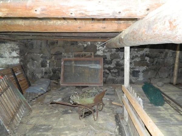 Rare, 2 chaumières dans hameau touristique de Haute Loire