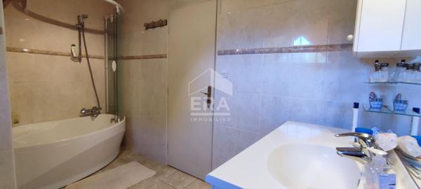 Maison située  à GOUX, 240 m² sur un terrain de plus de 11 000 m² entièrement clos.