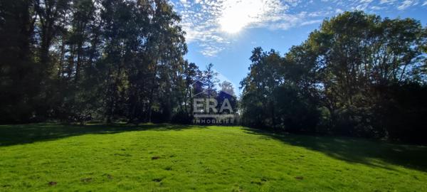 Maison située  à GOUX, 240 m² sur un terrain de plus de 11 000 m² entièrement clos.