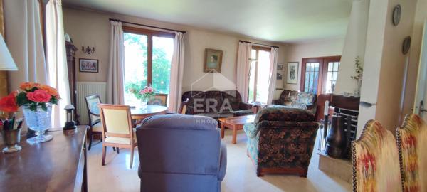 Maison située  à GOUX, 240 m² sur un terrain de plus de 11 000 m² entièrement clos.