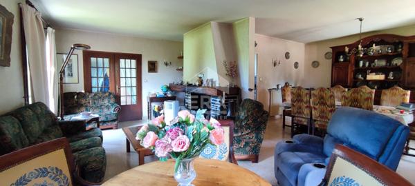 Maison située  à GOUX, 240 m² sur un terrain de plus de 11 000 m² entièrement clos.