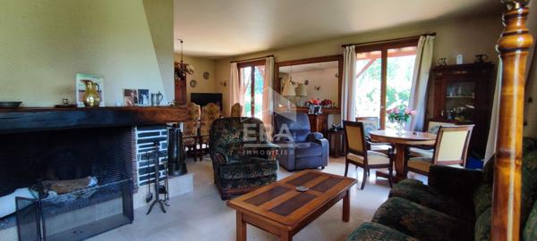 Maison située  à GOUX, 240 m² sur un terrain de plus de 11 000 m² entièrement clos.