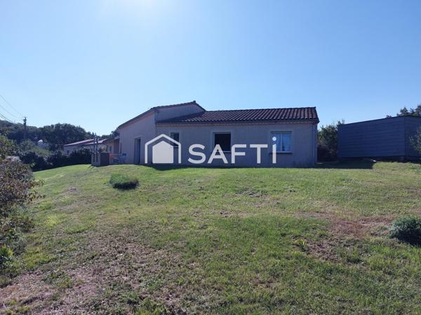 Maison 6 pièces comprenant garage et piscine.