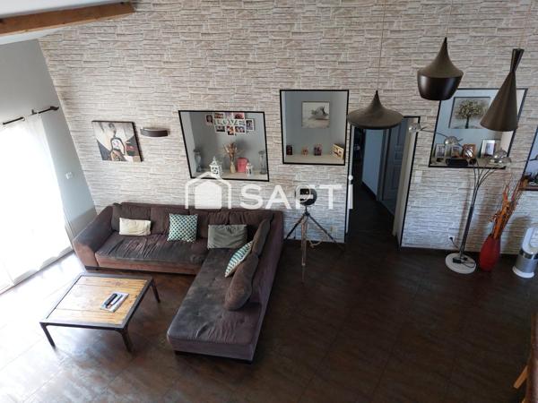 Maison 6 pièces comprenant garage et piscine.