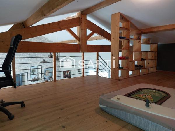 Maison 6 pièces comprenant garage et piscine.