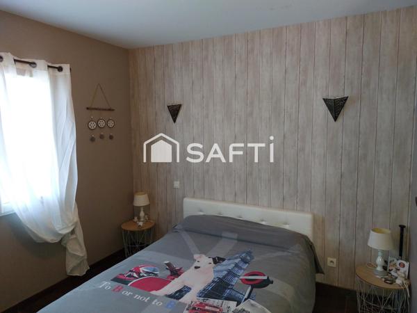 Maison 6 pièces comprenant garage et piscine.