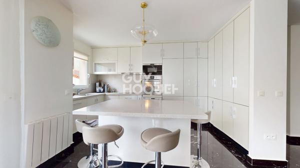 Appartement 5 pièces avec vue dégagée en coeur de ville - Mairie des Lilas