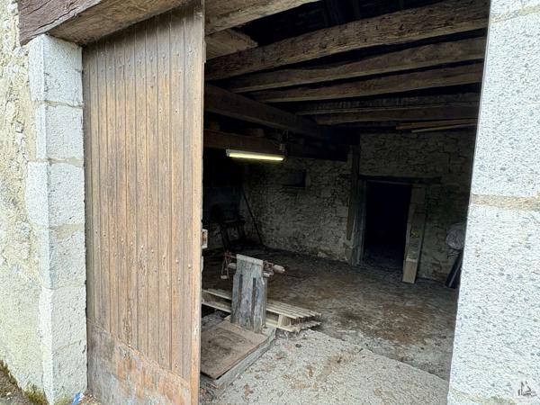 Maison de village, terrain et grange