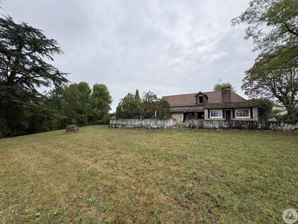 Maison de village, terrain et grange