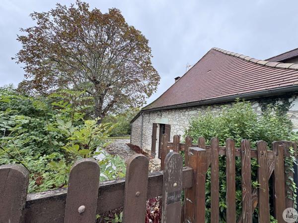 Maison de village, terrain et grange