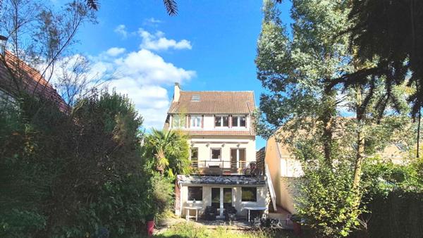 Maison  7 pièces  185 m2  Terrasse et jardin sud - Le Chesnay proche Versailles