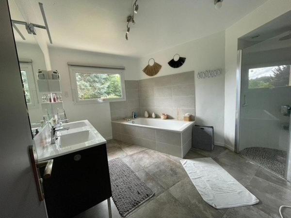 Maison à YVRE-L'EVEQUE, 72530 - 8 pièces 263m²