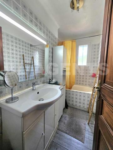 ***La Ciotat ** 2 maisons F3** Terrain 740m² environ***