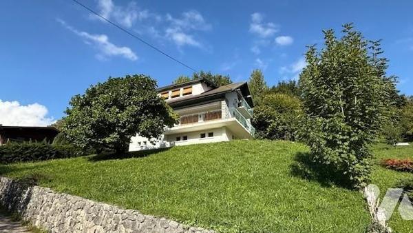 Maison familiale sur deux niveaux 