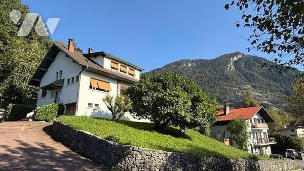 Maison familiale sur deux niveaux 