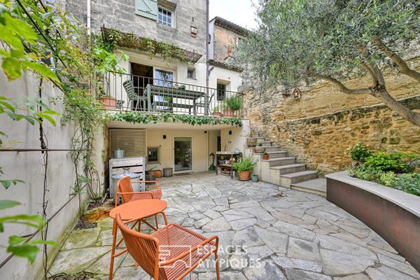 Maison de caractère avec terrasses et cour intimiste