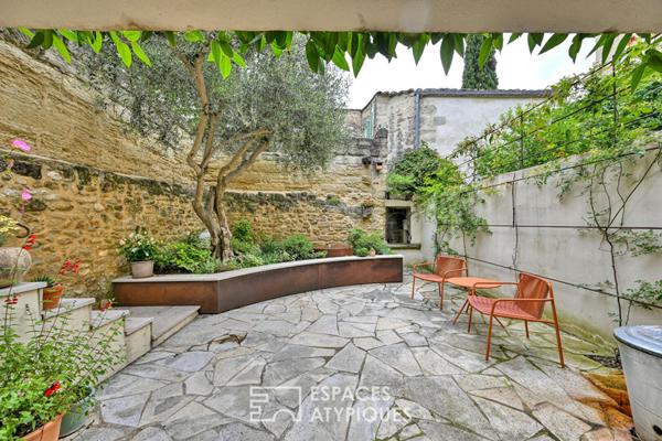 Maison de caractère avec terrasses et cour intimiste