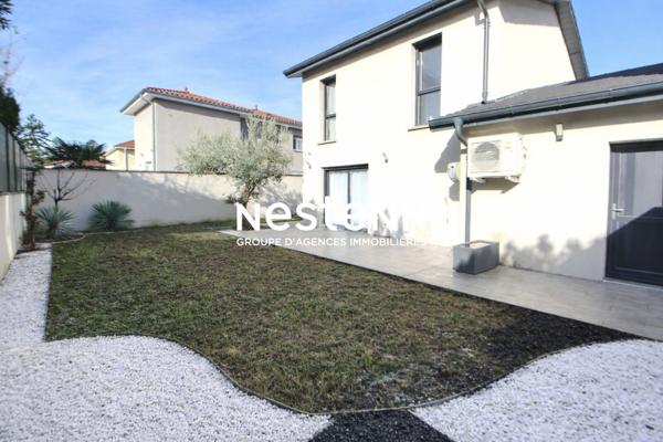 Venissieux-Limite St-Fons: Proche tramways T4 Maison recente RT2012 avec garage et jardin arboré