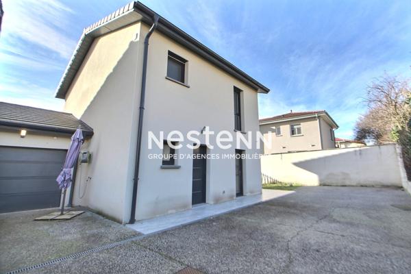 Venissieux-Limite St-Fons: Proche tramways T4 Maison recente RT2012 avec garage et jardin arboré