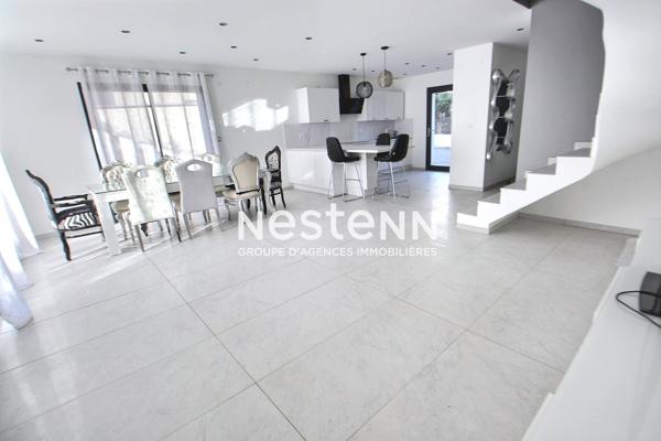 Venissieux-Limite St-Fons: Proche tramways T4 Maison recente RT2012 avec garage et jardin arboré