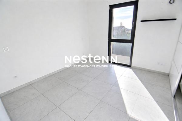 Venissieux-Limite St-Fons: Proche tramways T4 Maison recente RT2012 avec garage et jardin arboré