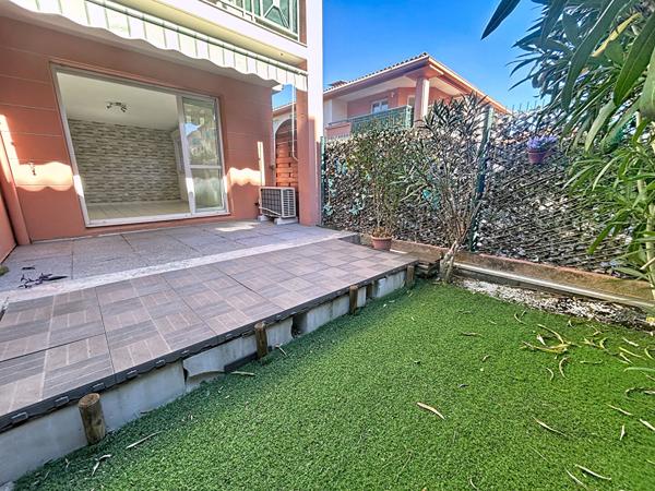 Fréjus T3 rez de jardin, traversant, terrasse, jardin, garage