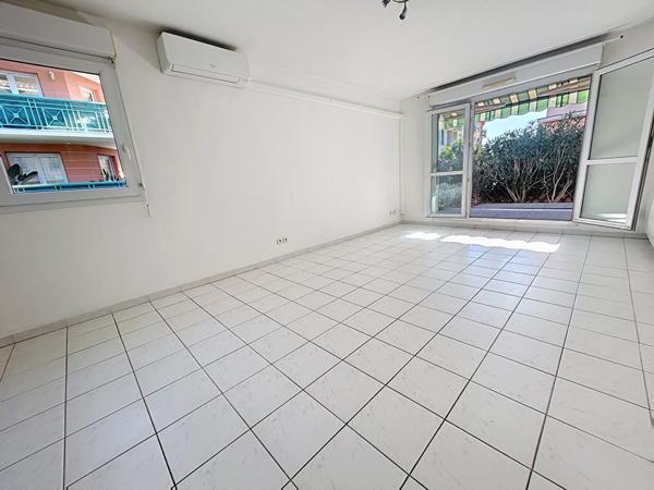 Fréjus T3 rez de jardin, traversant, terrasse, jardin, garage