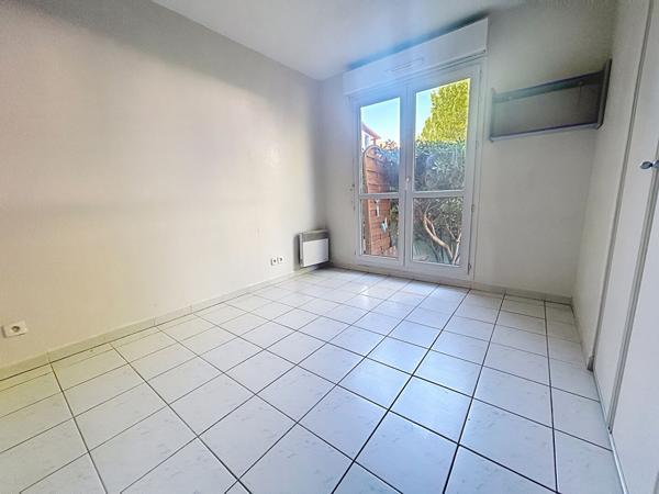 Fréjus T3 rez de jardin, traversant, terrasse, jardin, garage