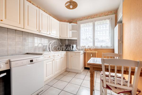 Appartement
                                                                                                                                                                                                                                                                                                                        5 pièce(s)                                                                                                                                                                                                          3 chambre(s)                                                                                                                                                                                                          93.85  m²