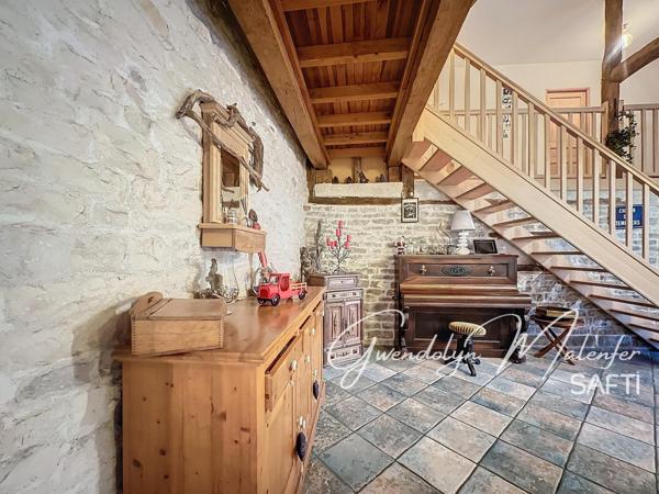 Maison en pierre rénovée avec charme et authenticité