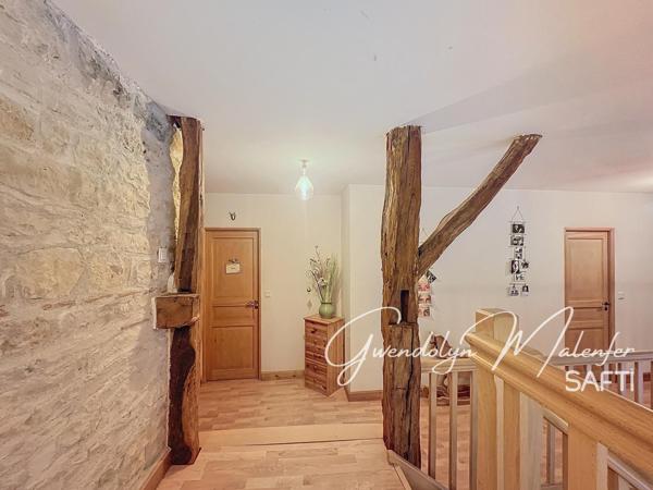 Maison en pierre rénovée avec charme et authenticité