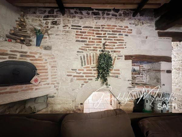 Maison en pierre rénovée avec charme et authenticité