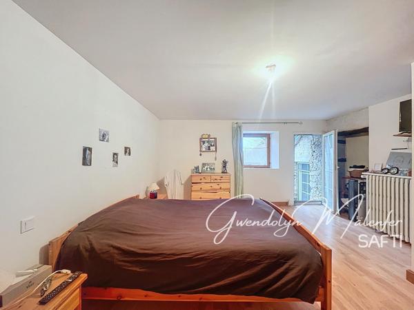 Maison en pierre rénovée avec charme et authenticité